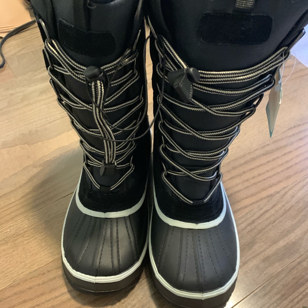 NEW women’s snow boots, size 7